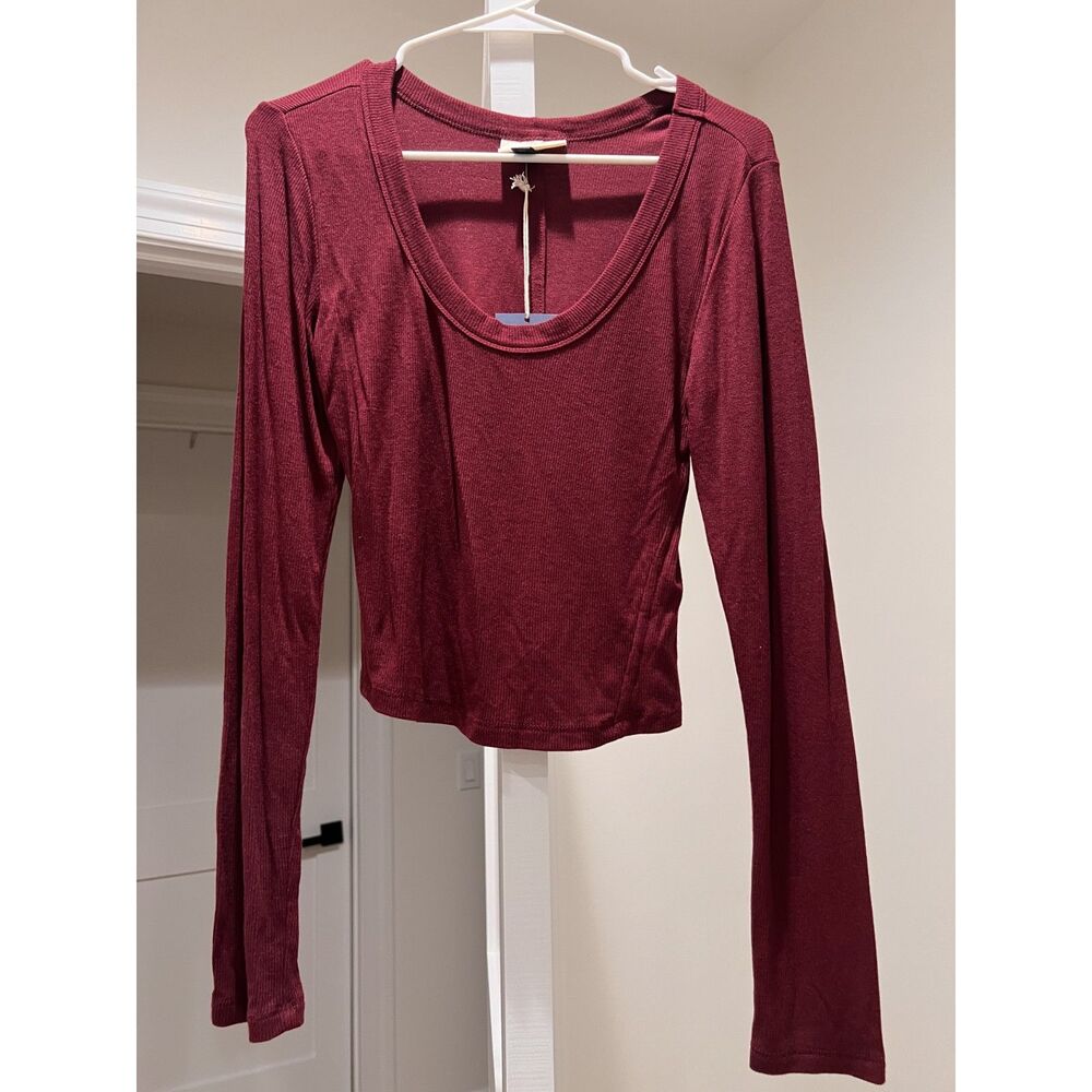 Women's Universal Thread Burgundy Scoop Neck Long Sleeved Top Size Medium NWT